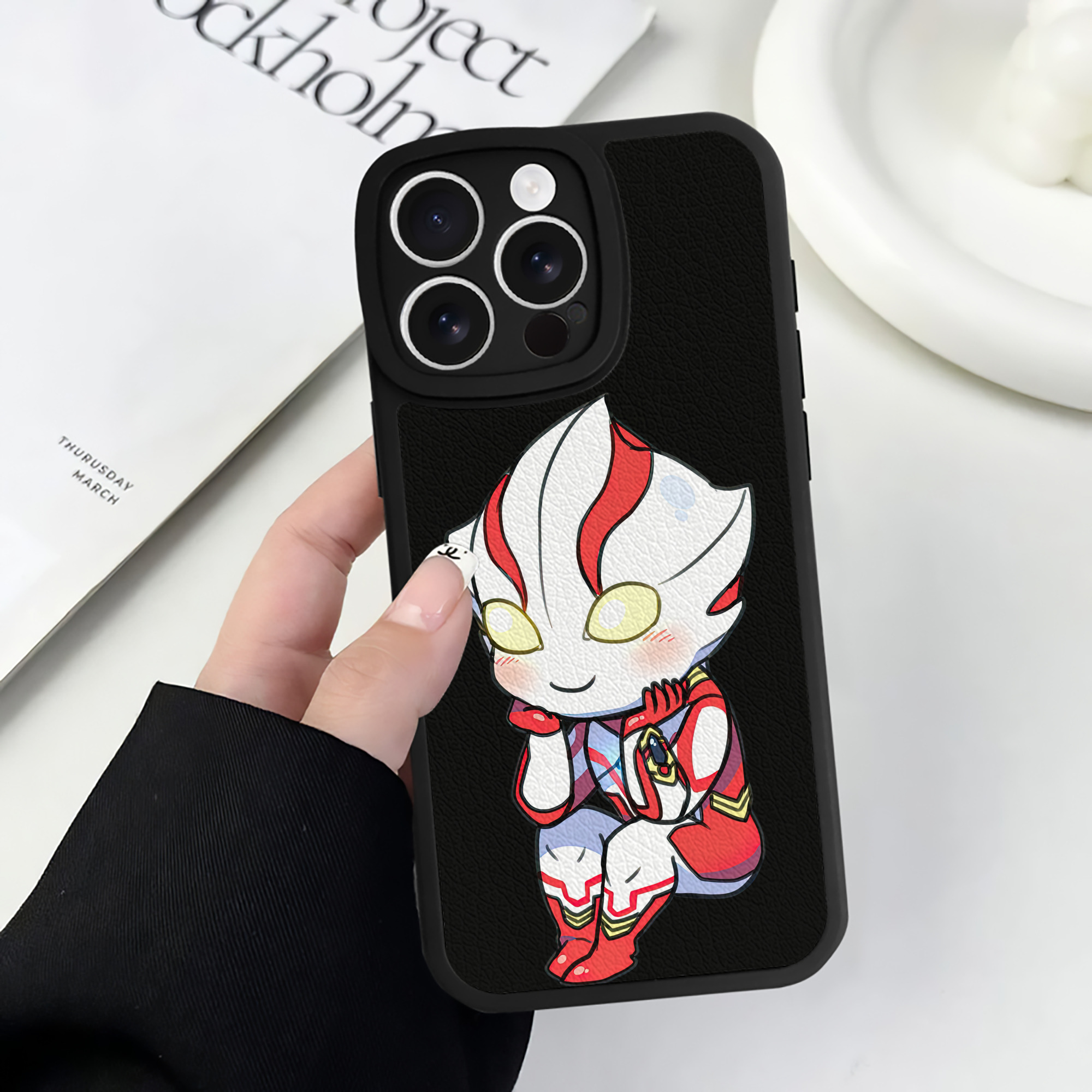 （画像用） ウルトラマン Ultraman 【iPhone 16シリーズ対応】シリコンスマホケース（レザー調） 材質：シリコン